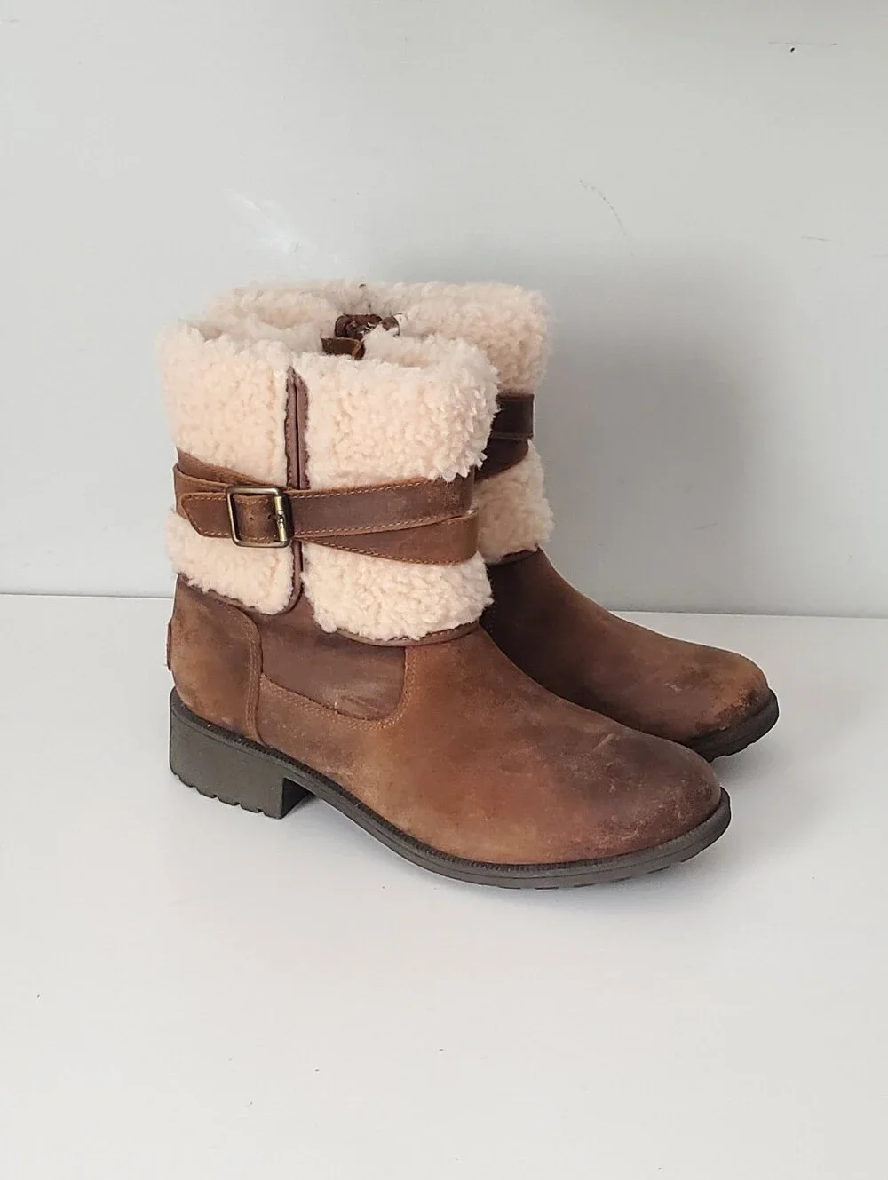UGG Women's Australia Chestnut Leather Shearling Buckle Ankle Boots Size 9